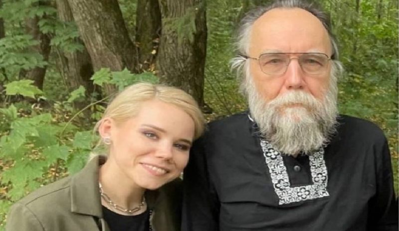 كچەكەى ئەليكسەندر دۆگين بە تەقينەوەى ئۆتۆمبێل گيانى لەدەستدا